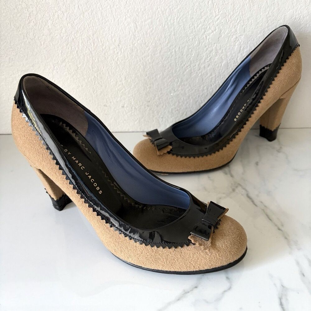 Marc Jacobs Womens Suede Patent Leather Bow Pumps Size 38 Tan Black